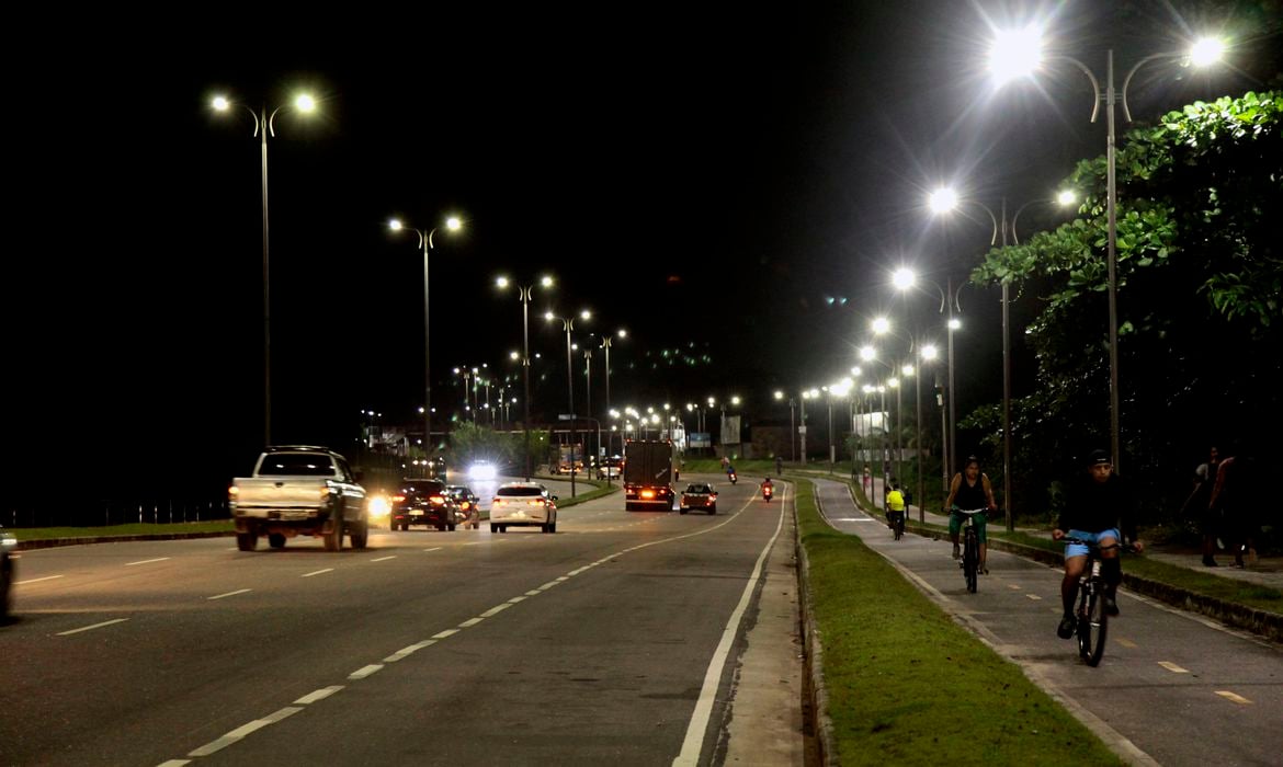 Belém, Pará, Brasil. ILUMINAÇÃO JOÃO PAULO II - 01/07/2020. Foto: Ricardo Amanajás / Agência Pará.