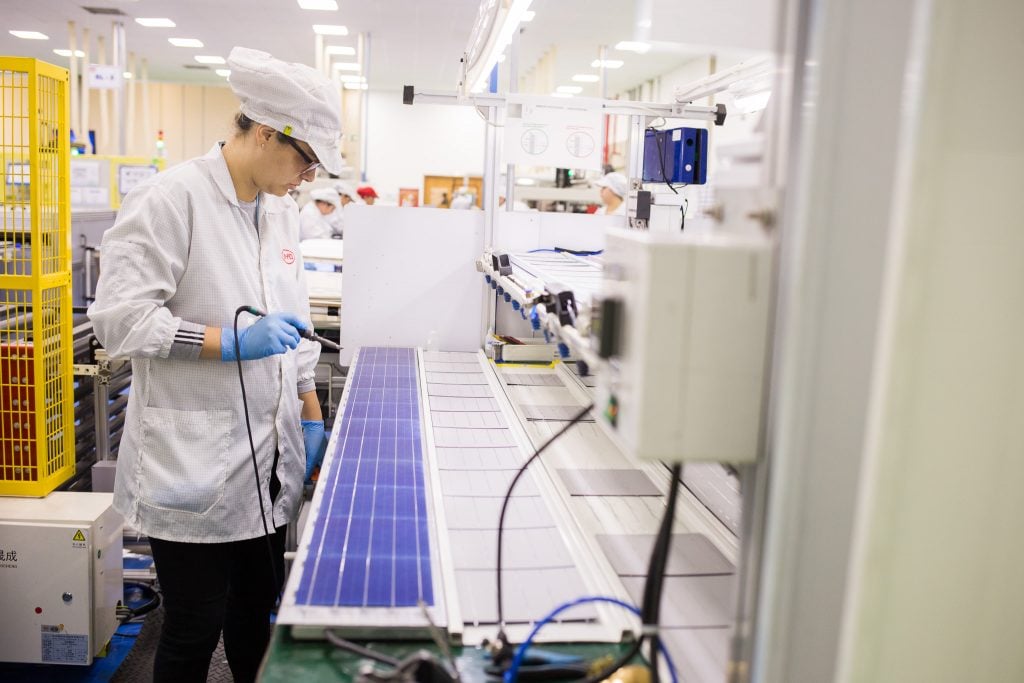 Fabricação de painéis fotovoltaicos na fábrica da BYD em Campinas, SP (Foto: Divulgação BYD)