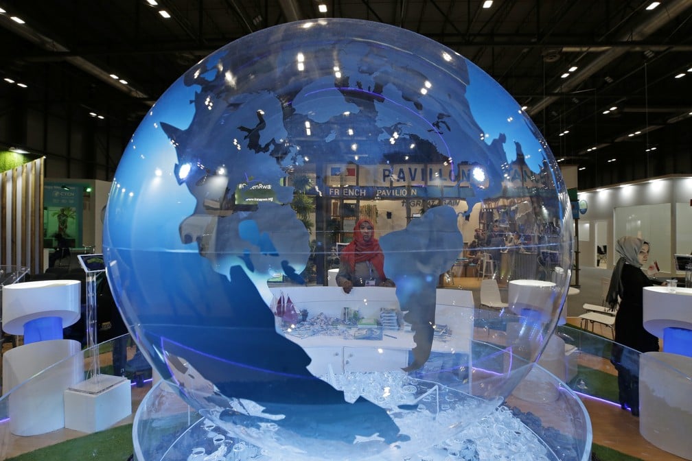 Globo terrestre na conferência do clima de Madri, COP 25, em 13 de dezembro de 2019 — Foto: Paul White/AP