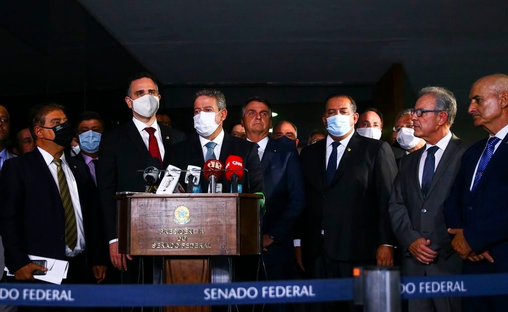 Os presidentes do Senado Federal, Rodrigo Pacheco, e da Câmara dos Deputados, Arthur Lira, recebem do presidente Jair Bolsonaro e ministros a medida provisória que trata da privatização da Eletrobrás.