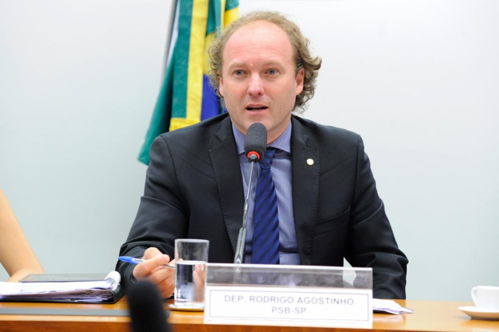 Projeto para mercado voluntário de carbono deve ser relatado por Rodrigo Agostinho. Na imagem: Rodrigo Agostinho, presidente do Ibama, durante sessão no Congresso (Foto: Cleia Viana/Agência Câmara)