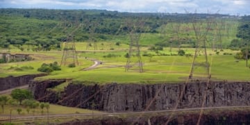 Linhas de transmissão que conectam a Usina Hidrelétrica de Itaipu Binacional (Foto: Saulo Cruz/MME)