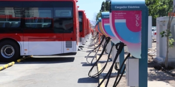 Posto de carregamento de ônibus elétrico no Chile: Eletrificação do transporte público sobre rodas é viável economicamente no Brasil, diz Paulo Maisonnave, head de Mobilidade Elétrica da Enel X no Brasil