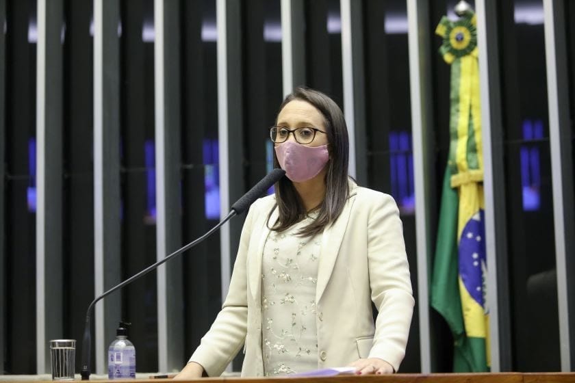 Artigo da deputada Renata Abreu (Podemos/SP) sobre o potencial da energia solar no Brasil e marco legal da geração distribuída