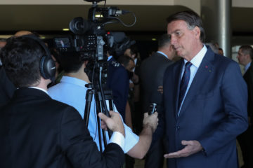 (Brasília - DF, 10/08/2021) Presidente da República, Jair Bolsonaro recebe convite da Demonstração Operativa a ser realizada por ocasião da Operação Formosa 2021.

Foto: Marcos Corrêa/PR