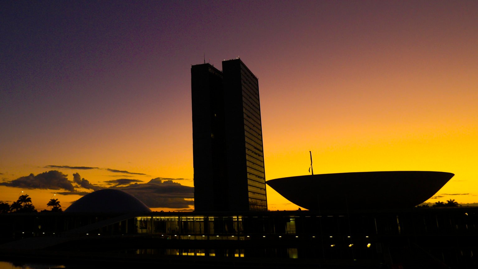 Biogás busca no Congresso alternativas para competitividade. Na imagem: Fachada do Congresso Nacional, em Brasília, durante o amanhecer (Foto: Pedro França/Agência Senado)