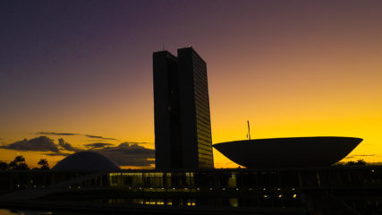 Biogás busca no Congresso alternativas para competitividade. Na imagem: Fachada do Congresso Nacional, em Brasília, durante o amanhecer (Foto: Pedro França/Agência Senado)