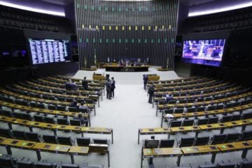 Combustíveis: fundo de estabilização, CPI da Petrobras, ICMS e IVA. Na imagem: Discussão e votação de propostas no plenário da Câmara (Foto: Michel Jesus/Câmara dos Deputados)