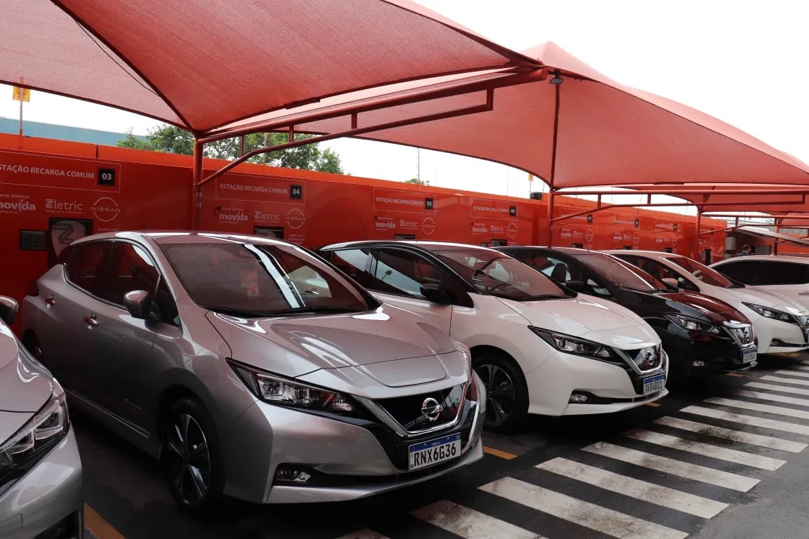 Espaço conta com 10 carregadores standard da Zletric, que podem carregar até 25 veículos/dia. Carregador ultrarrápido, da Nissan, atinge carga completa em apenas 40 minutos (foto: Movida/Divulgação)