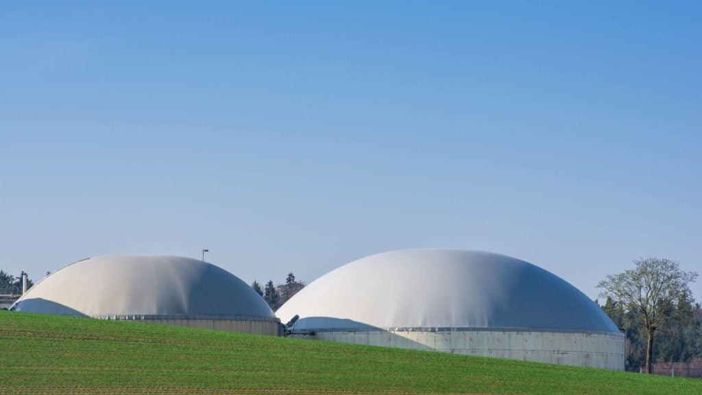 Vivo inicia operação de usina de biogás em Santos, no litoral paulista. Na imagem: Usina da Vivo instalada em uma área de 1.490 m2, junto ao aterro Terrestre Ambiental, utilizará entre 2.500 e 5.000 Nm³/h de biogás com alto teor de metano – cerca de 50% (Foto: Divulgação)