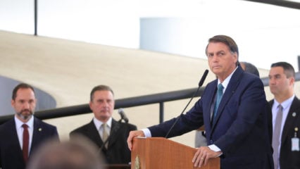 Jair Bolsonaro (PL) e o ministro de Minas e Energia, Bento Albuquerque, participam nesta segunda (31) da cerimônia de pré-partida da Unidade de Processamento de Gás Natural (UPGN), do gasoduto Rota 3 (Estevam Costa/PR)