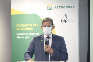 O presidente da Petrobeas, Joaquim Silva e Luna, discursa em cerimônia na sede IBP, no Rio de Janeiro, para marcar a parceria da companhia com empresas do setor de óleo e gás e instituições sem fins lucrativos em programa social de acesso ao gás de cozinha. Foto: Bruno de Castro/Agência Petrobras 