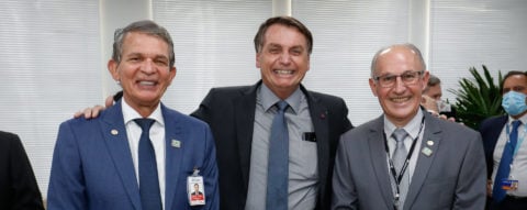 Presidente da República Jair Bolsonaro, acompanhado do presidente da Petrobras, Joaquim Silva e Luna, e do ex Diretor-Geral Brasileiro, designado, da Itaipu Binacional, Francisco Ferreira, que pediu demissão em janeiro.
Foto: Alan Santos/PR