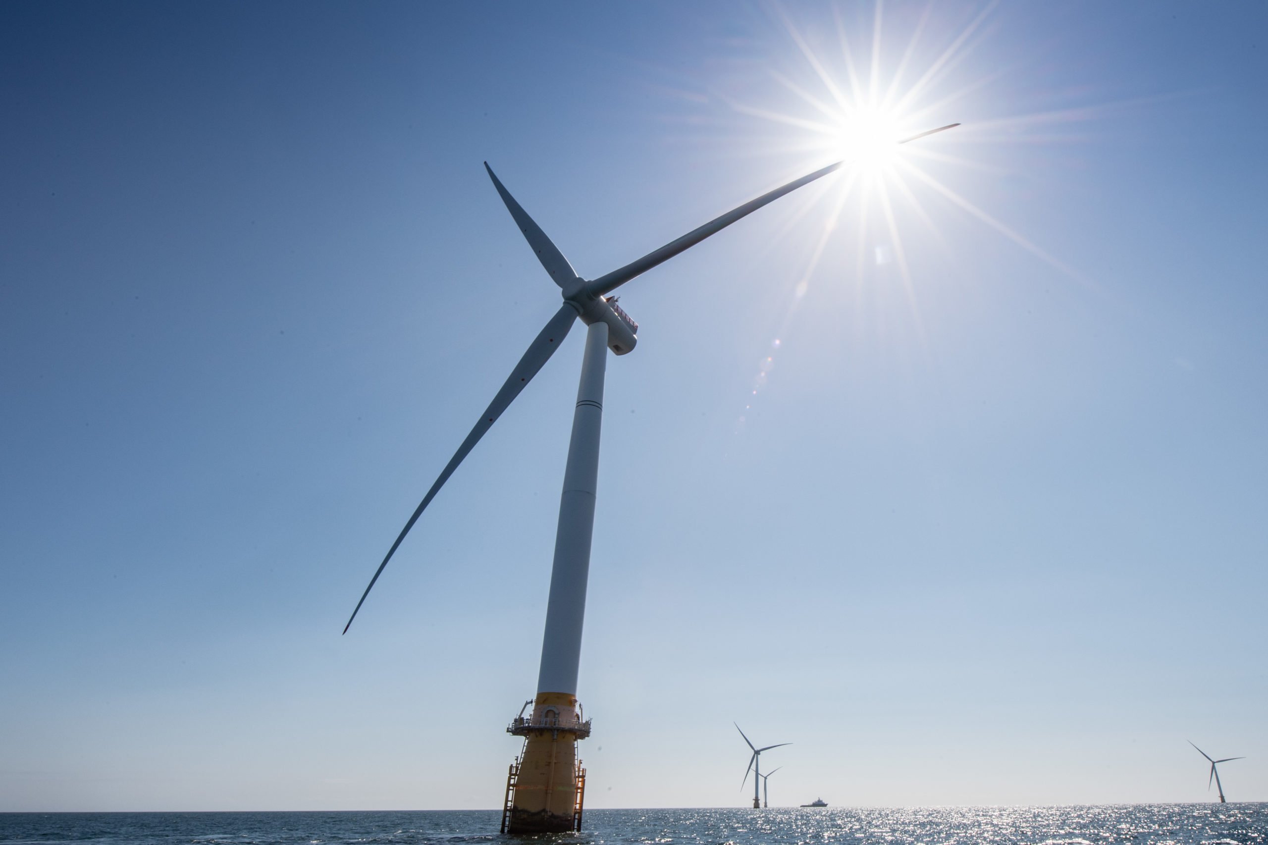 Os cinco países que podem liderar a próxima onda de eólicas flutuantes. Na imagem: Hywind Scotland, o primeiro parque eólico flutuante do mundo, operado pela Equinor (Foto: Michal Wachucik/Equinor)