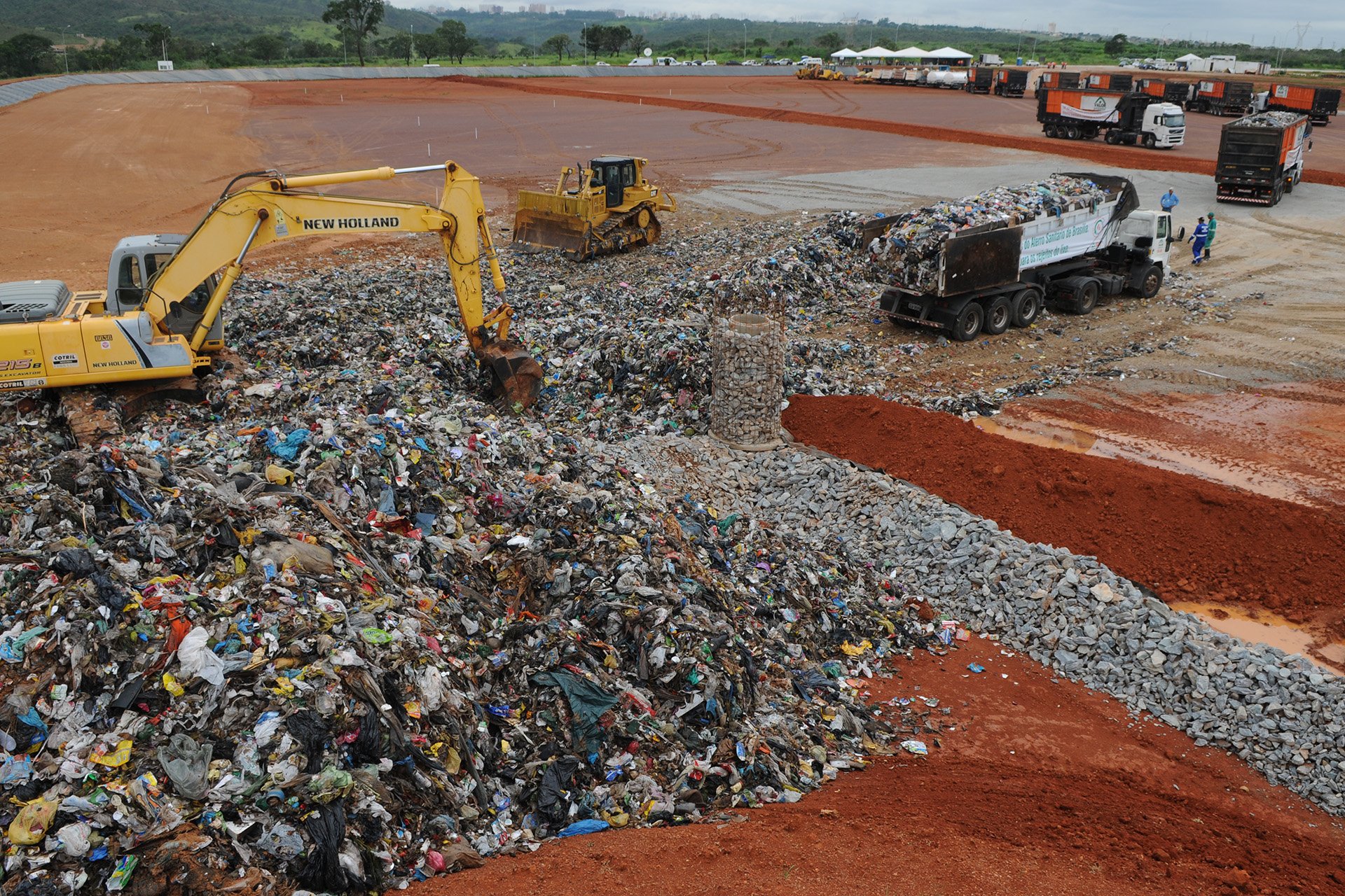 Entidades criticam incineração de resíduos e carvão na expansão prevista no PDE 2031. Na imagem: Aterro Sanitário de Brasília, entre Ceilândia e Samambaia; com área de 760 mil m², dos quais 320 mil são destinados a receber rejeitos (Foto: Gabriel Jabur/Agência Brasília)