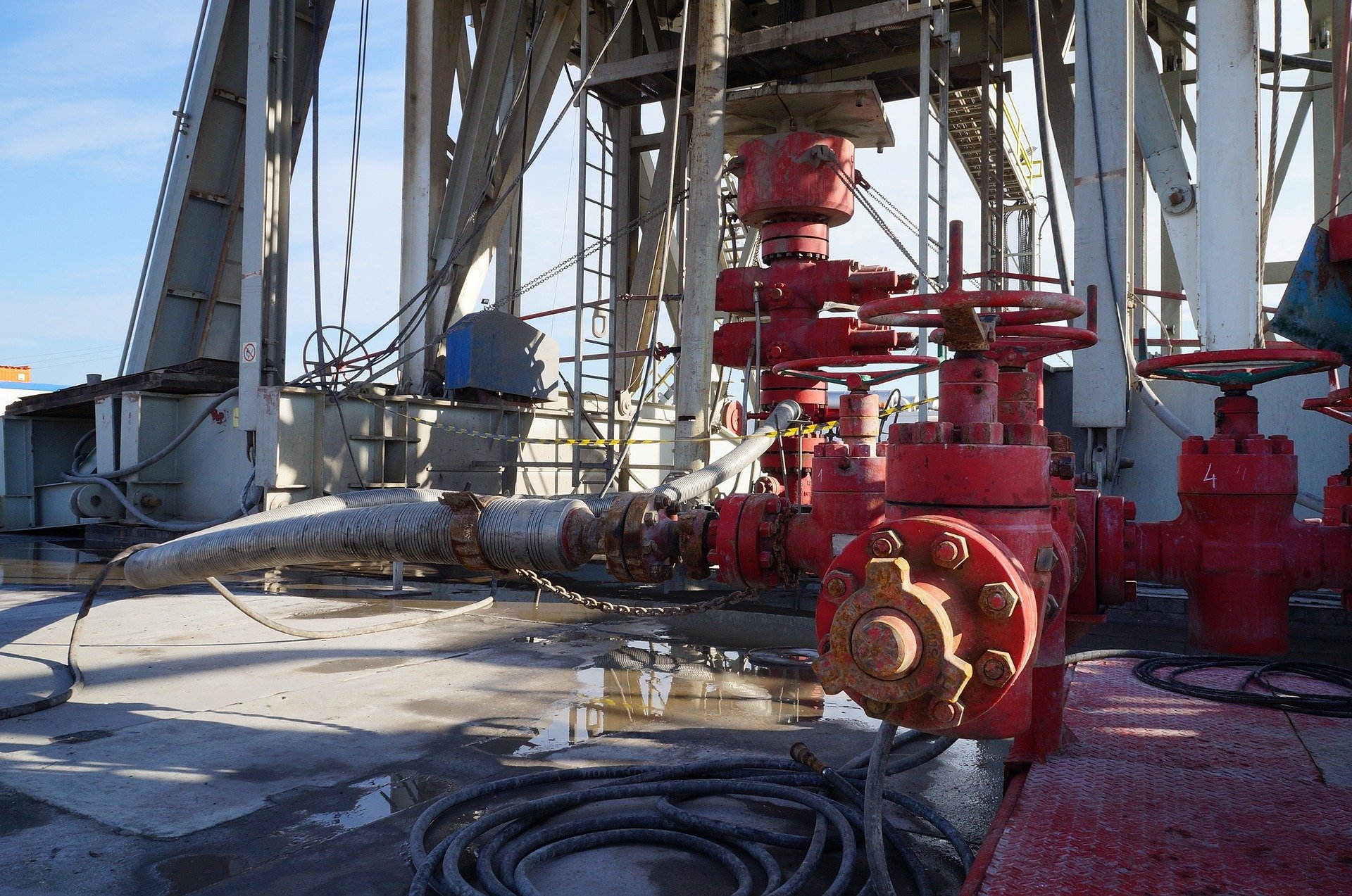 Instalações de petróleo e gás natural, por Anita Starzycka, Pixabey