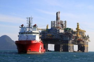 Royalties – podemos todos fazer mais, em uma análise de Marcos Cintra. Na imagem: Plataforma de exploração de petróleo destinada à área do pré-sal no litoral do Rio de Janeiro (Foto: Agência Petrobras)