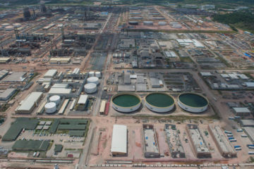 Vista aérea da planta da Refinaria Abreu e Lima (Rnest), localizada no Porto de Suape, em Pernambuco (Foto: Agência Petrobras)