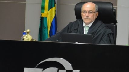 TCU adia análise da privatização da Eletrobras. Na imagem, ministro do TCU Aroldo Cedraz durante sessão no plenário da corte