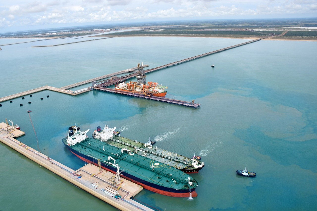 Embarcações no Porto do Açu, em São João da Barra, no norte do estado do Rio (Foto: Divulgação)