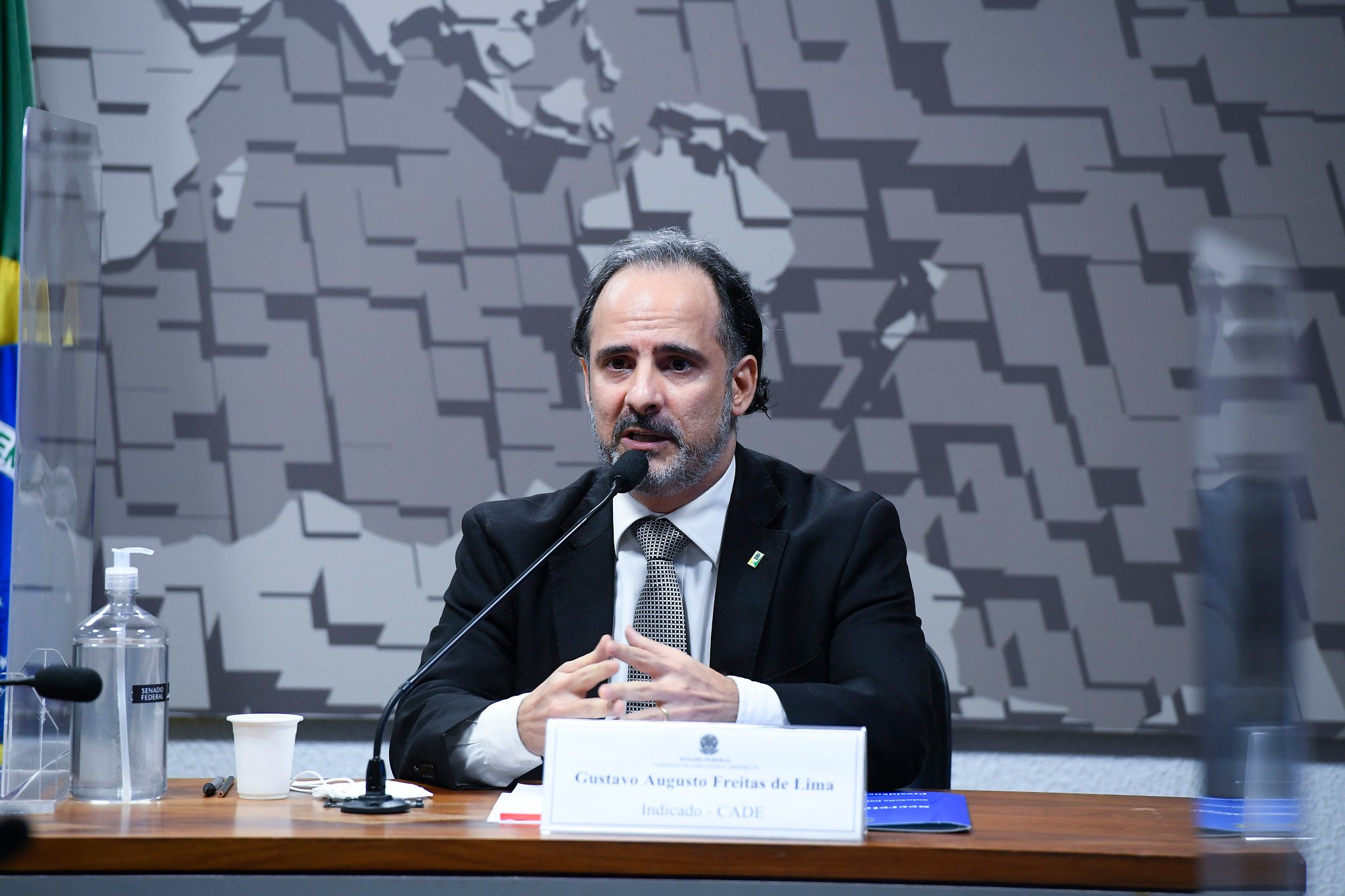 Petrobras teme novos inquéritos do Cade sobre preços dos combustíveis. Na imagem, Gustavo Augusto Freitas de Lima, conselheiro do Cade (Foto: Marcos Oliveira/Agência Senado)