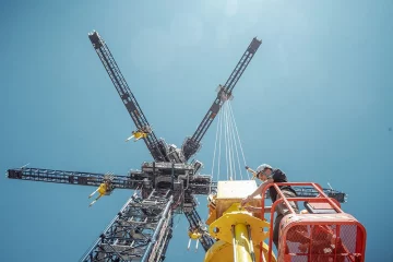 Ceará atrai empresa de armazenamento gravitacional para hub de hidrogênio verde. Na imagem, torre do sistema de armazenamento gravitacional EV1, instalado na Suíça (Foto: Energy Vault/Divulgação)