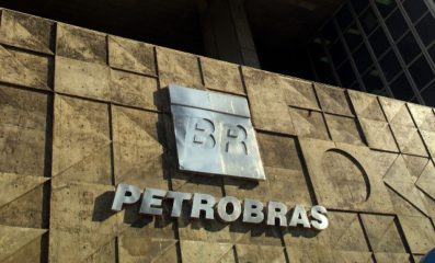 Conselho debate troca no comando da Petrobras; governo discute preços. Na imagem, fachada da sede da Petrobras no Rio de Janeiro