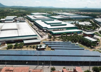 Grendene instalou usina solar com 3,5 mil painéis na unidade produtiva de Sobral (CE) para aumentar eficiência energética