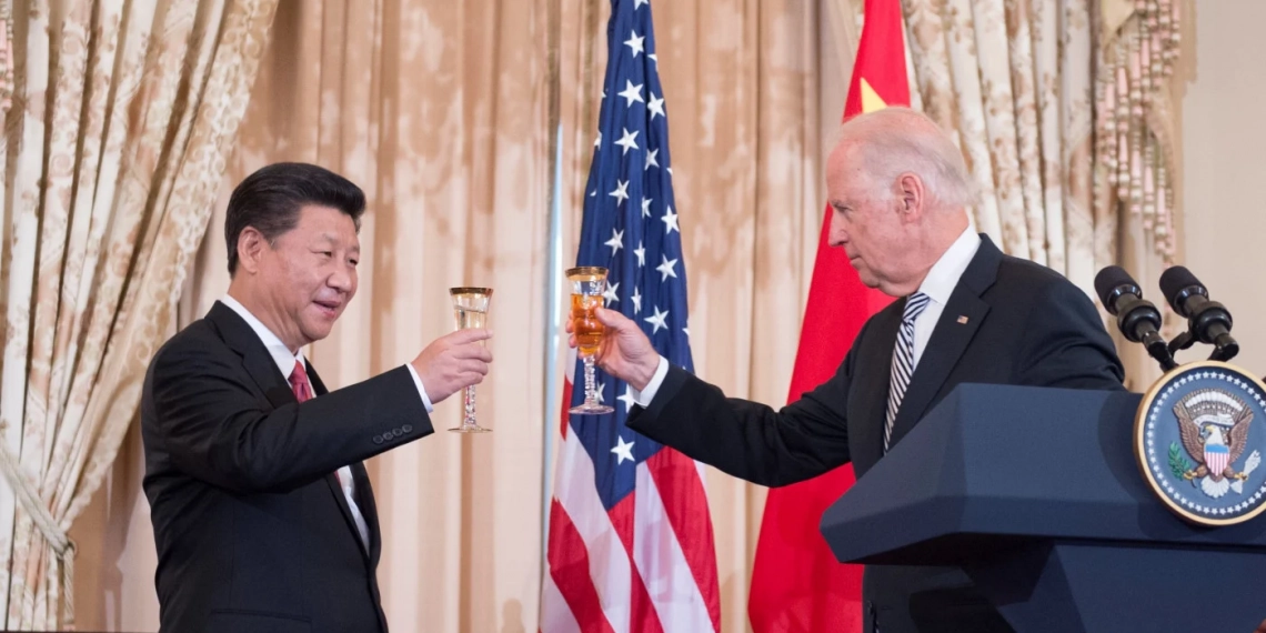 Acordo entre China e EUA para transição é “praticamente uma fantasia”. Na imagem, brinde entre Joe Biden e Xi Jinping