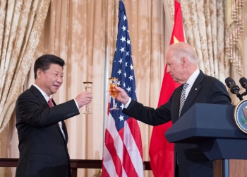 Acordo entre China e EUA para transição é “praticamente uma fantasia”. Na imagem, brinde entre Joe Biden e Xi Jinping