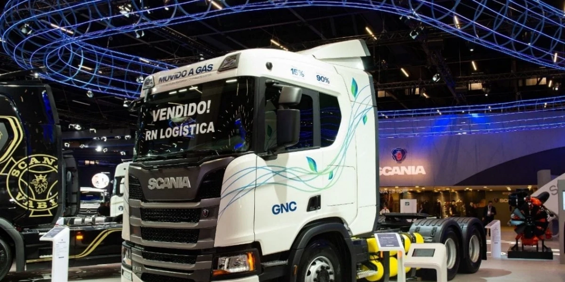 Fabricante sueca Scania, por exemplo, espera mais que quadruplicar as vendas de caminhões a gás natural ou biometano nos próximos anos. Na imagem, caminhão da Scania com motor movido a gás