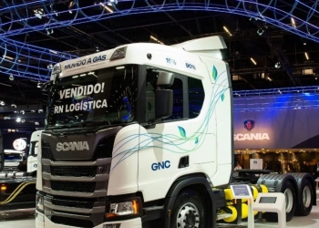 Fabricante sueca Scania, por exemplo, espera mais que quadruplicar as vendas de caminhões a gás natural ou biometano nos próximos anos. Na imagem, caminhão da Scania com motor movido a gás