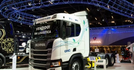 Fabricante sueca Scania, por exemplo, espera mais que quadruplicar as vendas de caminhões a gás natural ou biometano nos próximos anos. Na imagem, caminhão da Scania com motor movido a gás