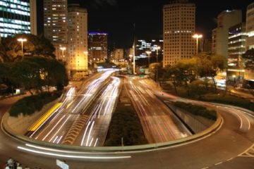 Estado precisa ser indutor da digitalização e eficiência energética, diz estudo. Na imagem, AQWA Corporate e São Paulo Corporate Towers: empreendimentos comerciais, em SP, com certificação LEED e uso de tecnologias digitais desde a concepção do projeto