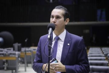 Deputado Domingos Neto (PSD/CE), na foto, é autor do projeto que suspende reajustes das tarifas de energia