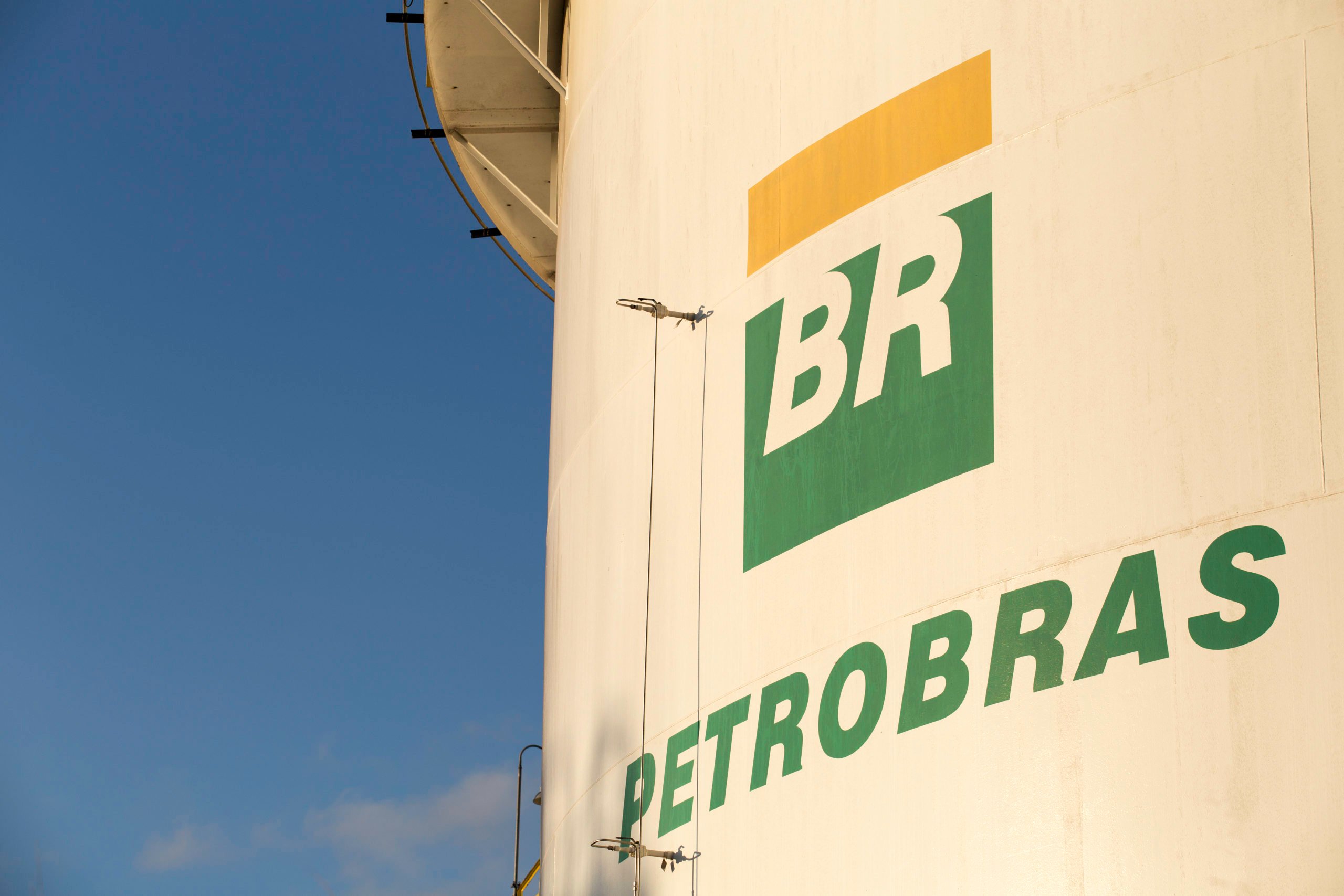 Tanques na Repar, no Paraná (Foto: André Motta de Souza/Agência Petrobras)