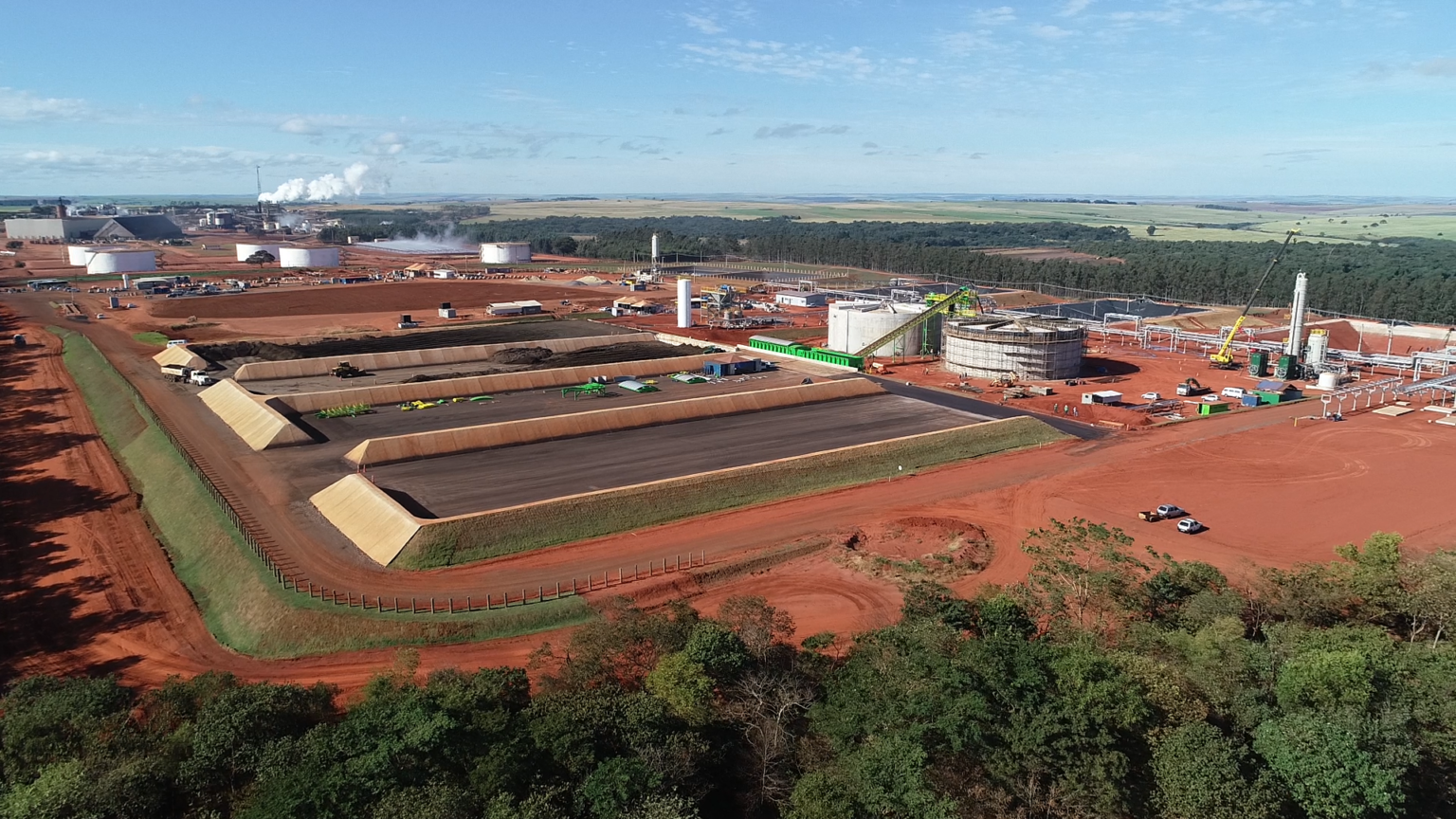 Selo verde e transferência de CBIOs, propõe a Arsesp para mercado de biometano. Na imagem: vista aérea da planta de biometano do grupo Cocal em Narandiba/SP (Foto: Divulgação/Copersucar)