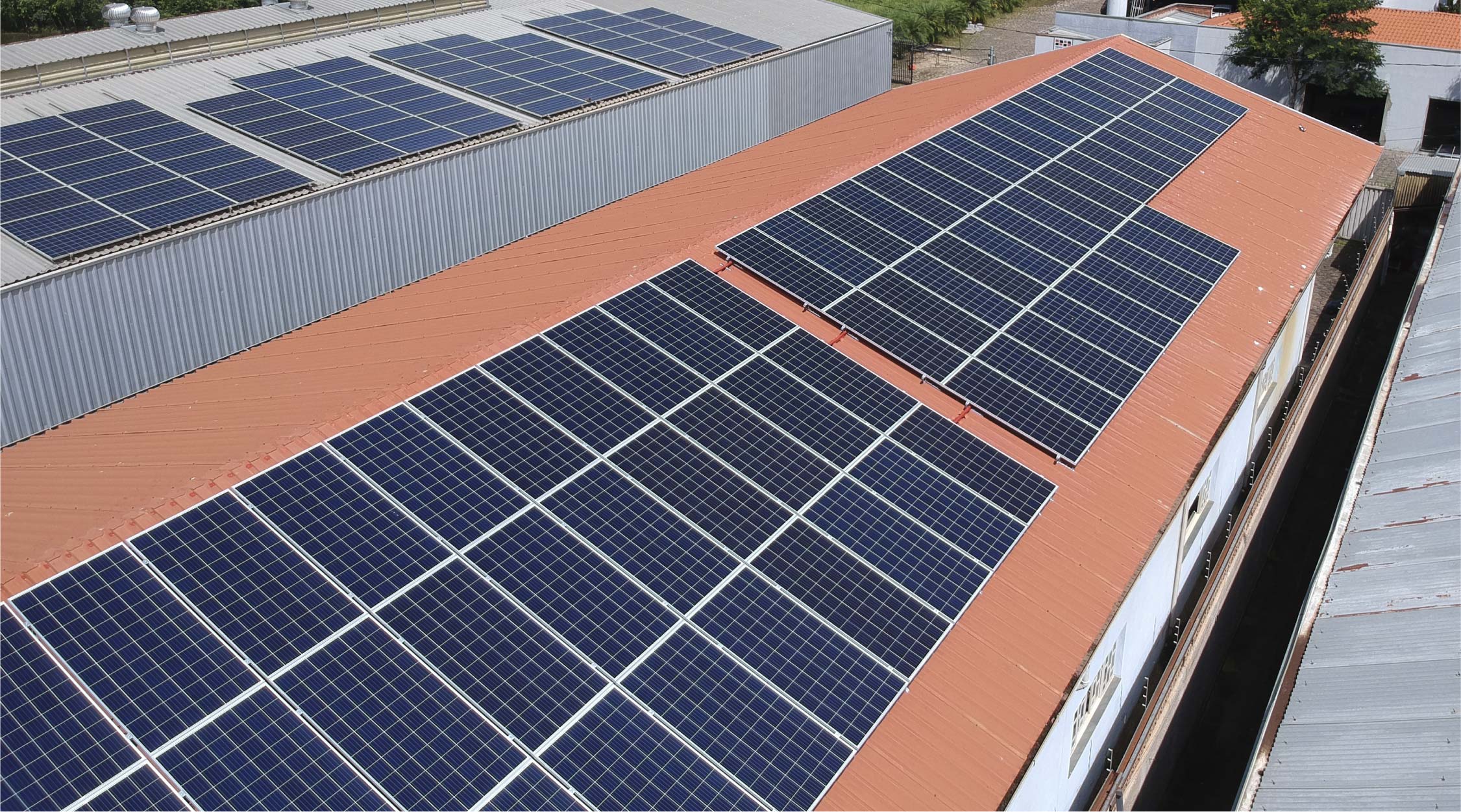 GD solar: associação vê redução de 5,6% nas tarifas de energia na próxima década. Na imagem, usina fotovoltaica instalada pela Insol Energia em Minas Gerais (Foto: Divulgação)