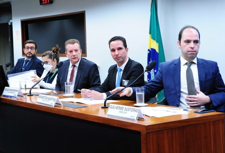 Comissão sinaliza barreiras à conexão de geração distribuída. Na imagem, audiência pública na Comissão de Defesa do Consumidor (Foto: Agência Câmara de Notícias)