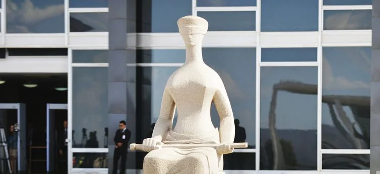 Nova disputa por ICMS no STF, vale-diesel engorda e CPI da Petrobras esfria. Na imagem, escultura "A Justiça" em frente ao STF (Foto: José Cruz)