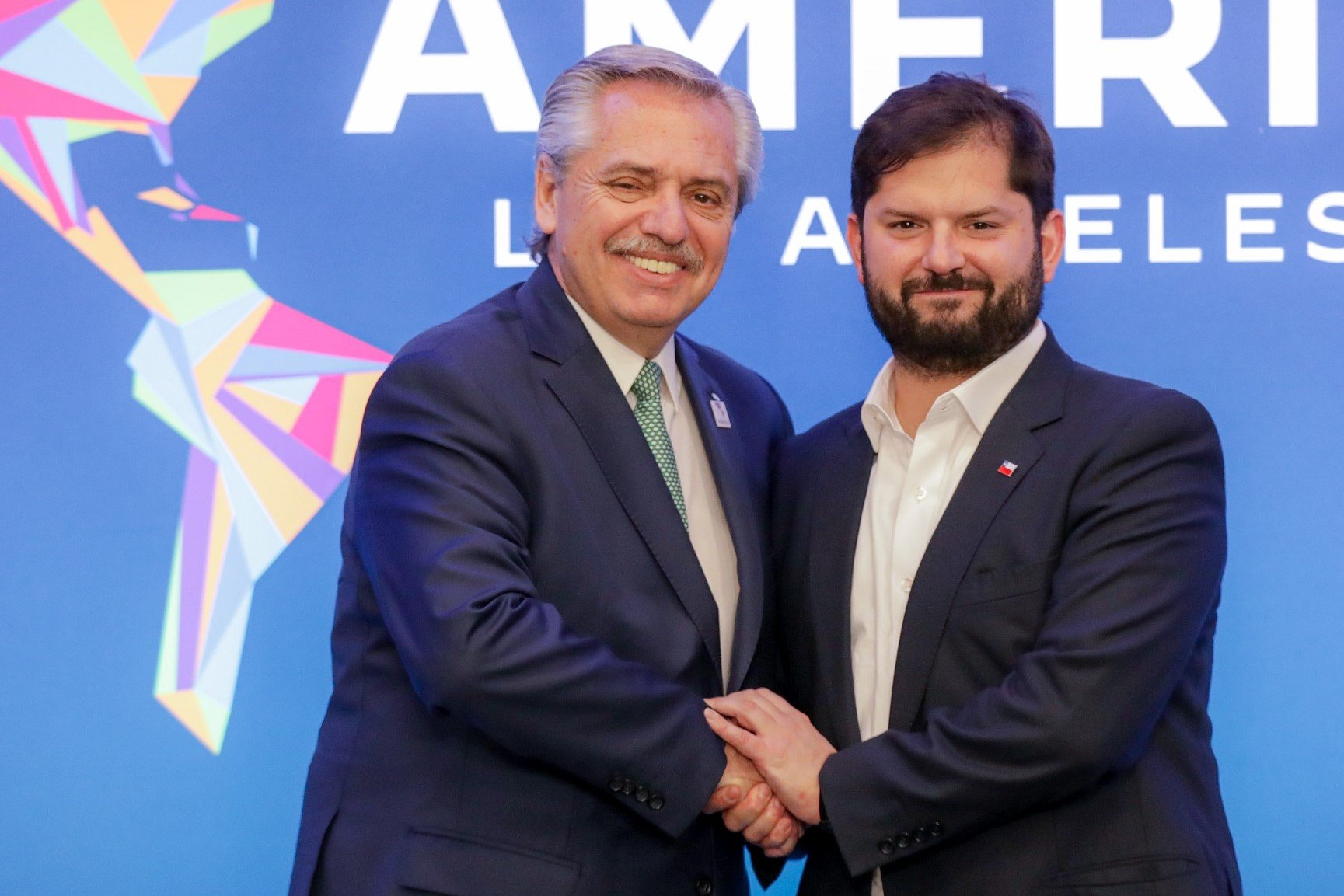 Opep do Lítio? América Latina se movimenta por mineral crítico para a transição. Na imagem, Alberto Fernández e Gabriel Boric na Cúpula das Américas – Argentina e Chile, com Bolívia e México estudam parcerias latino-americanas para produção de lítio (Foto: Casa Rosada)