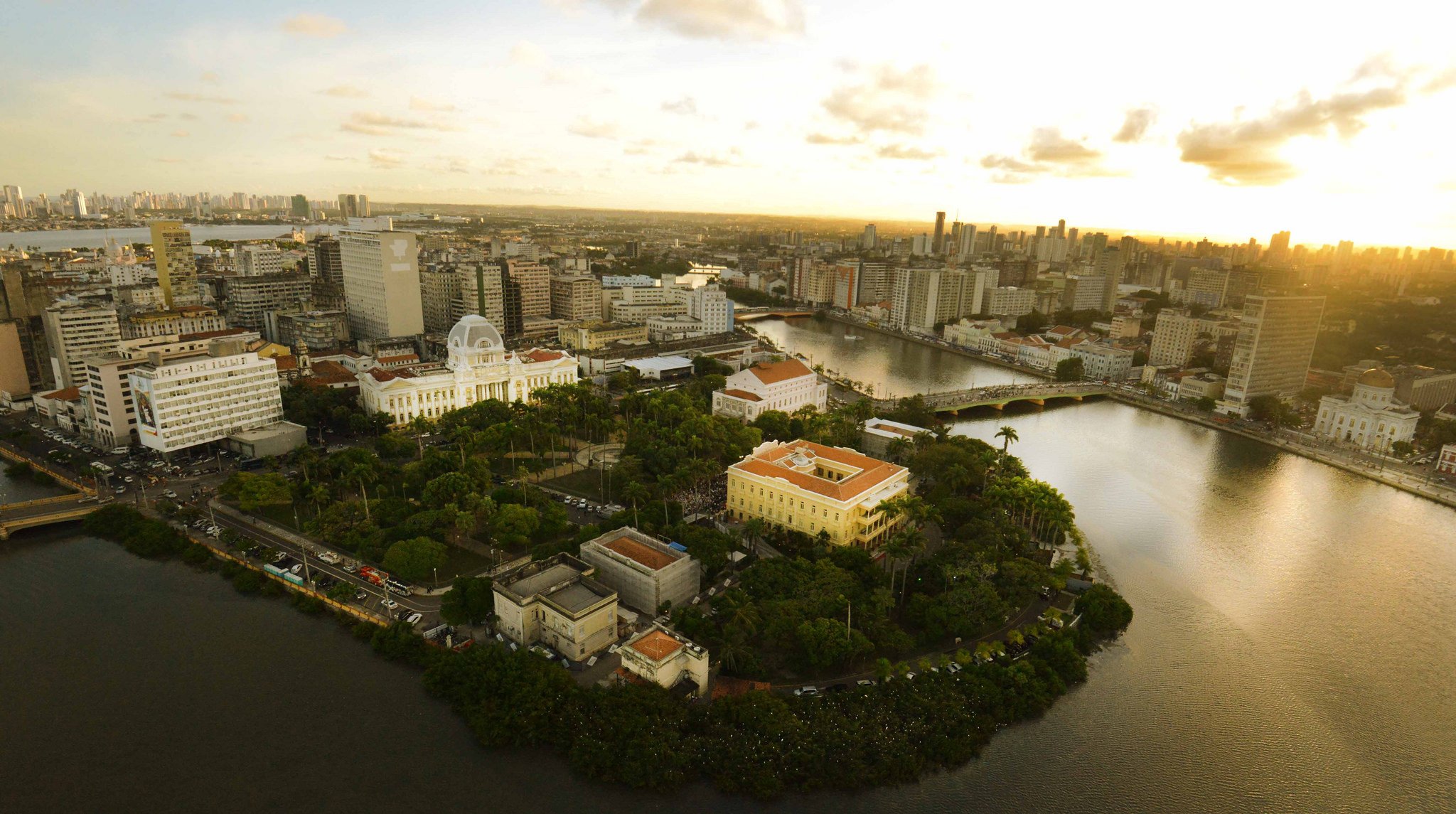 Pernambuco anuncia R$ 210 milhões para licitação de usina solar. Na imagem, palácio do Campo das Princesas, sede do governo executivo de Pernambuco (Foto: Raul Buarque/SEI-PE)