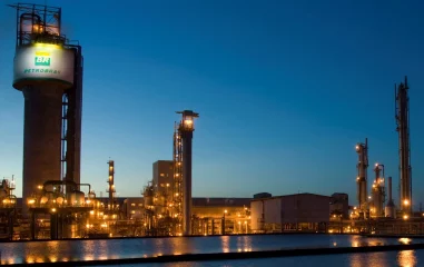 É necessário avançar com abertura e transparência dos custos do gás natural como forma de estímulo à concorrência. Na imagem, fábrica de fertilizantes nitrogenados de Sergipe, arrendada pela Unigel (Foto: Juarez Cavalcanti/Divulgação)