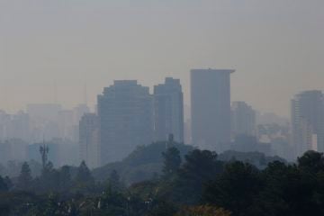 Brasileiros desconhecem qualidade do ar, mostra relatório. Na imagem, poluição na cidade de São Paulo (Foto: Marcos Santos/USP Imagens)