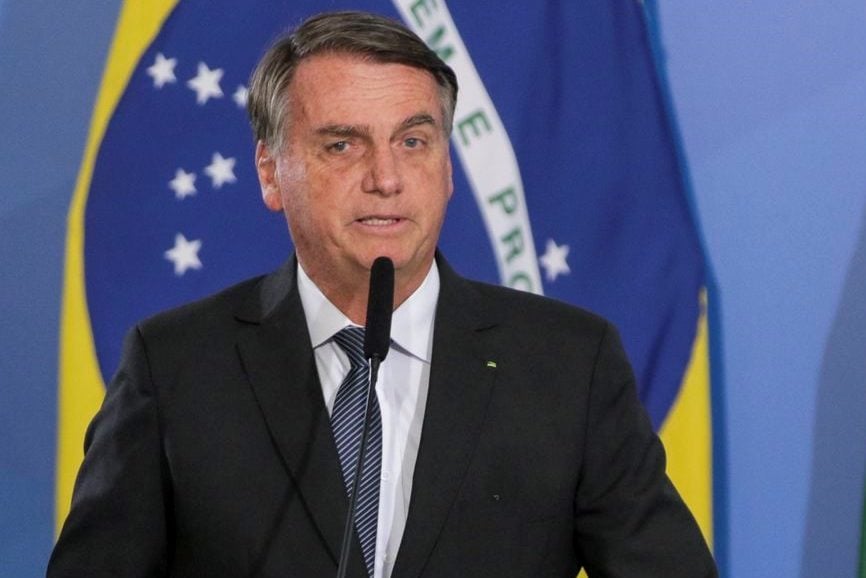 Como gasolina mais barata afeta (ou não) Bolsonaro [na foto] nas eleições