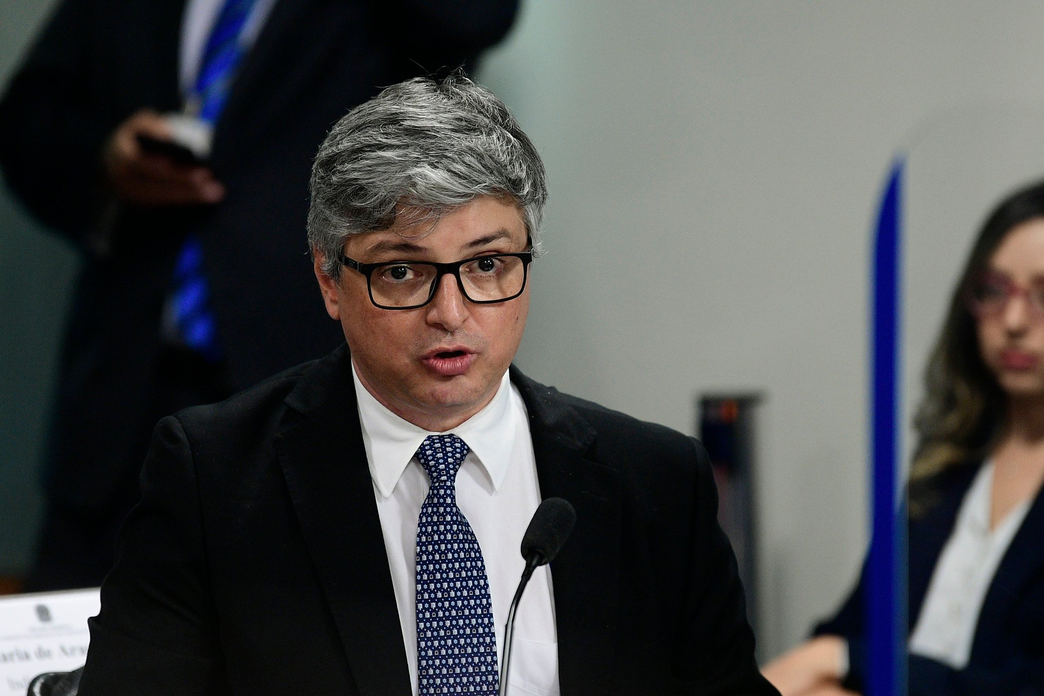 Aneel aprova edital do 1º leilão de térmicas da lei da privatização da Eletrobras. Ricardo Tili [na foto], diretor da Aneel, defende manutenção de preço-teto do leilão de térmicas a gás de setembro (Foto: Pedro França/Agência Senado)