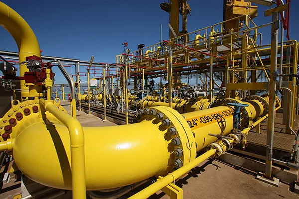 Naturgy busca fornecedores de gás para comprar 7,2 milhões de m³/dia. Na imagem, instalação do terminal de GNL da Baía de Guanabara (Foto: Agência Petrobras)