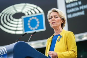 Produção de hidrogênio renovável (ou verde) sem requisito de adicionalidade pode levar ao consumo de eletricidade de fontes fósseis. Na imagem, presidente da Comissão Europeia, Ursula von der Leyen, profere "Discurso do Estado da União de 2022" (Soteu, na sigla em inglês), em 14/9/22, em Estrasburgo (Foto: CC-BY-4/União Europeia)