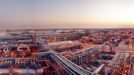 Refinaria de Khurais, da Saudi Aramco, próximo a Riyadh, capital da Arábia (Foto: Divulgação)