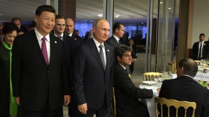 A geopolítica do petróleo no encontro entre China e Rússia. Na imagem, Xi Jinping e Vladimir Putin no Brasil para encontro do BRICs (Xi Jinping)